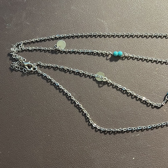 Double stranded necklace on a triple rhodium plated band - Picture 4 of 6